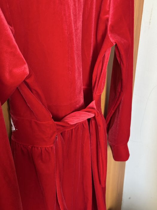 Красный халат с платком