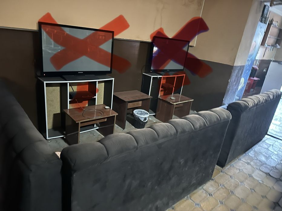 Pilesteshinlar uchun Telvizor Pastavka va Divani bor 4 kampilekt