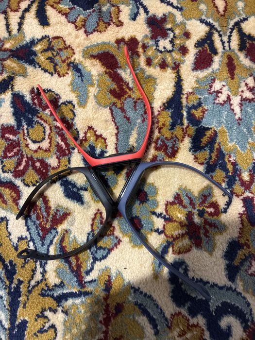 Продаеттся простые цифровые часы с экраном