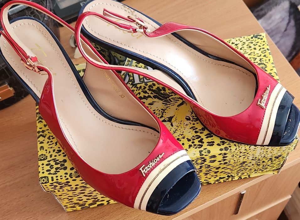 Продам босоножки