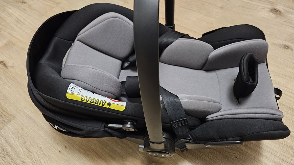Scoică auto Nuna ARRA NEXT i-Size 0–13 kg / 40–85 cm – stare foarte bună