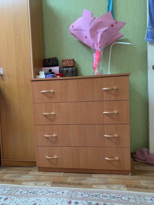 Продам кровати, шкаф и комод