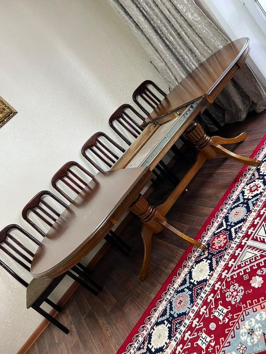 Стол для гостинной