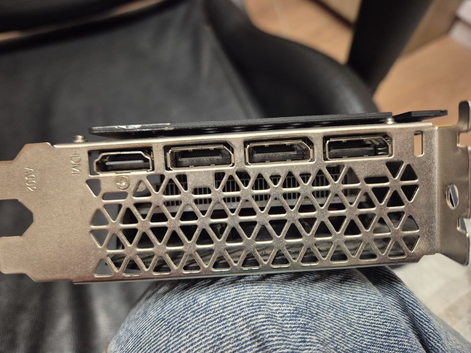 Placa Video RX580 XFX(nu da video input)