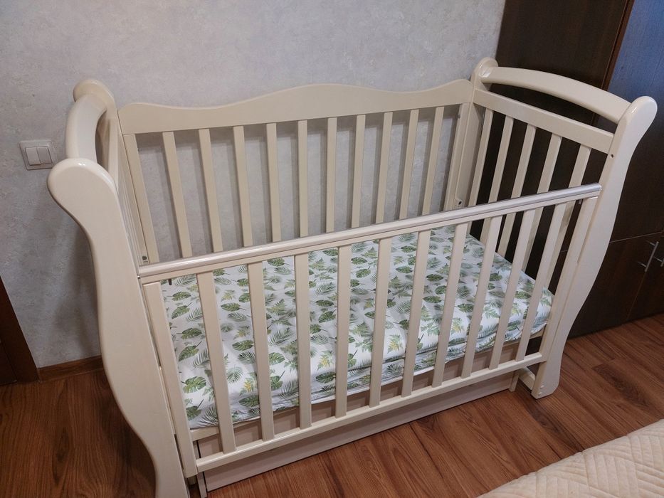 Манеж с ортопед. матрацем + 2 шт простыни