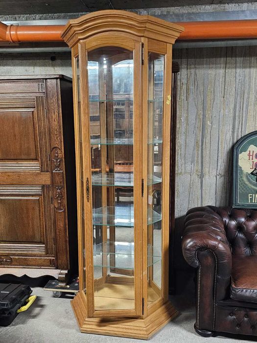 Витрина с осветление