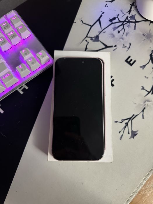 iPone 15 в розовом цвете