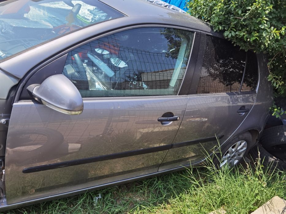 Dezmembrez golf 5 argintiu, gri, negru metal 1.9tdi 2.0tdi 1.4 1.6mpi