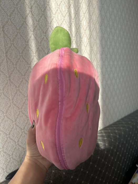 Игрушка кролик клубника