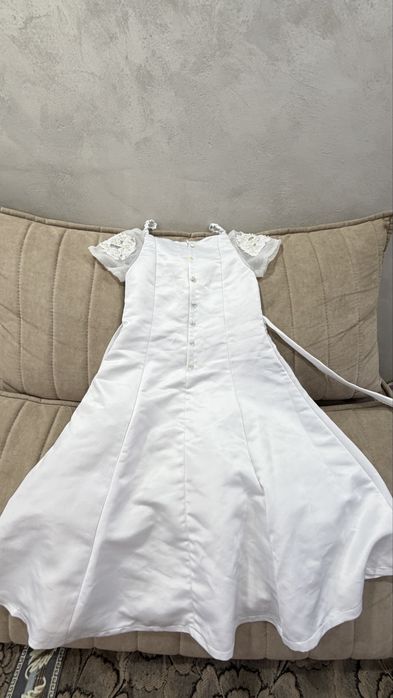 Нарядное платье для девочки на 5-6 лет