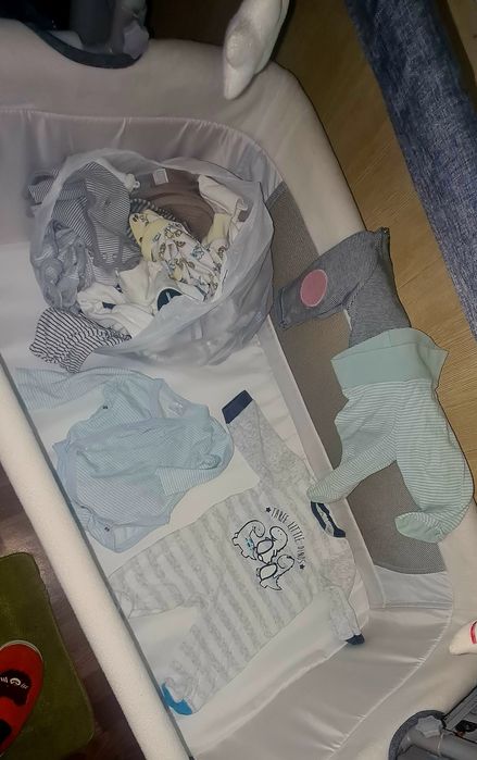 Детская кровать-люлька и вещи