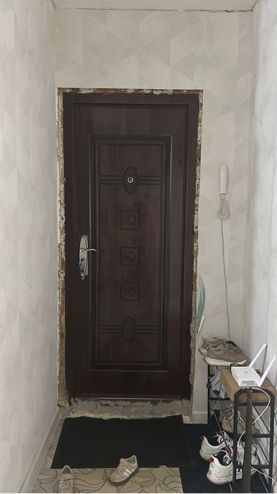 Продам входную металлическую дверь б/у