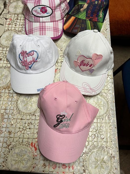 Шапки с козирка за лято и пролет