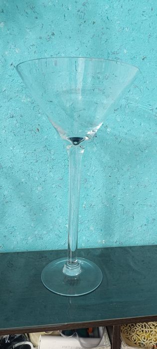 Большая рюмка из стекла