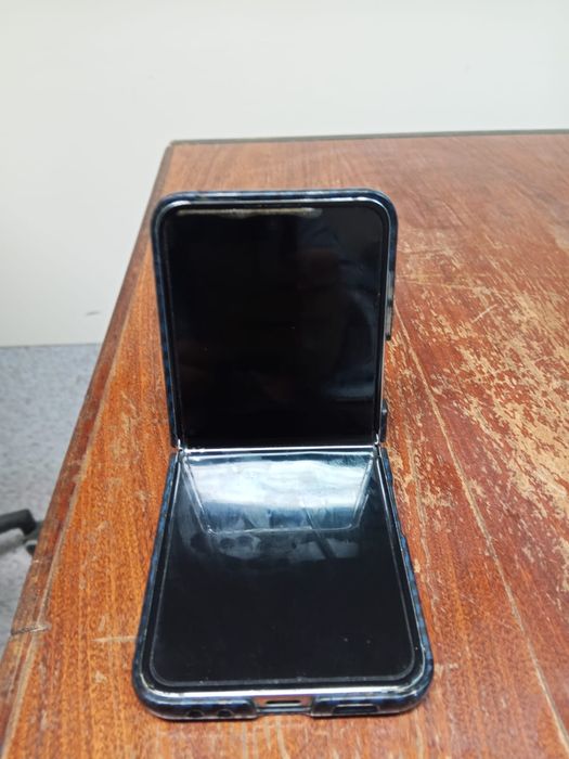 Продам Samsung Z Flip5