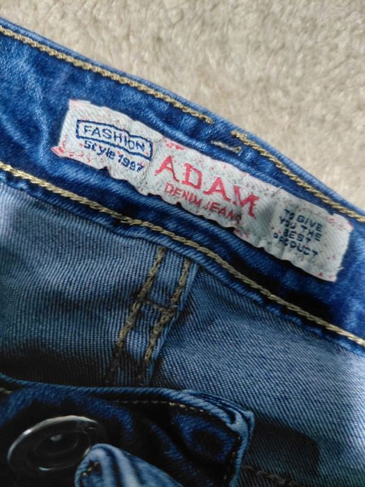 Vând 2 hanorace și 1 pereche pantaloni blugi