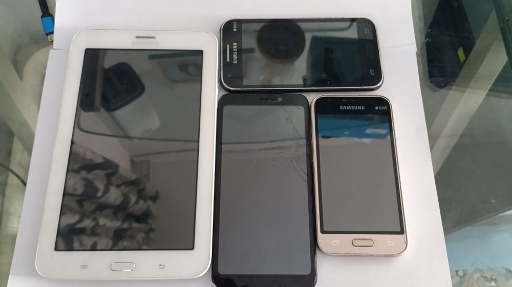 Продам 3 телефона и один планшет
