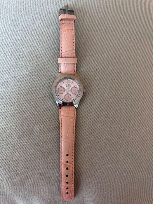 Розов Часовник Casio