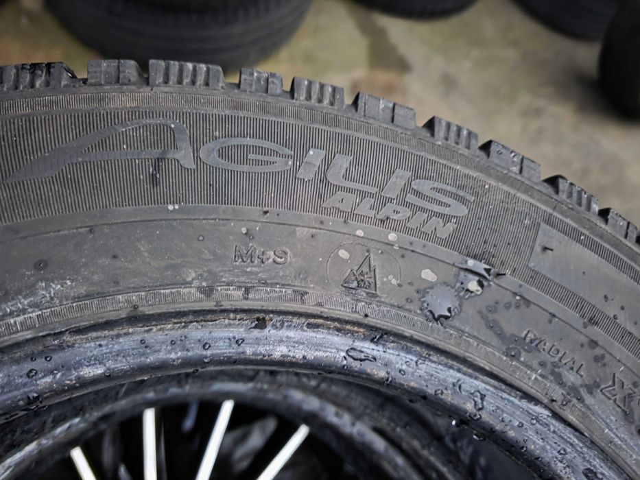 2бр Зимни гуми за бус 215 65 16 С - Michelin