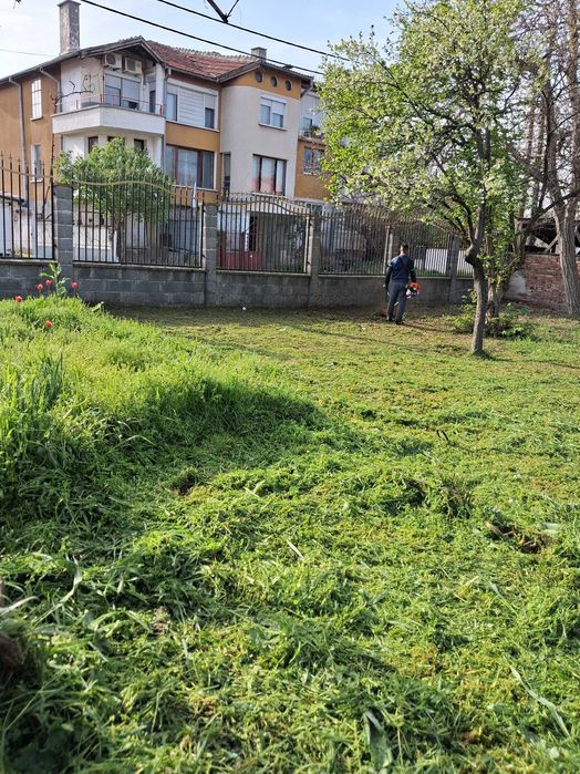Предлагам: • Косене на дворове • Почистване на мазета