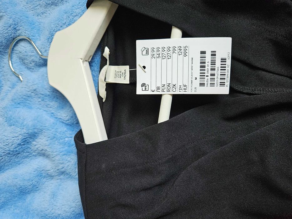 Елегантна рокля от HM, размер M.