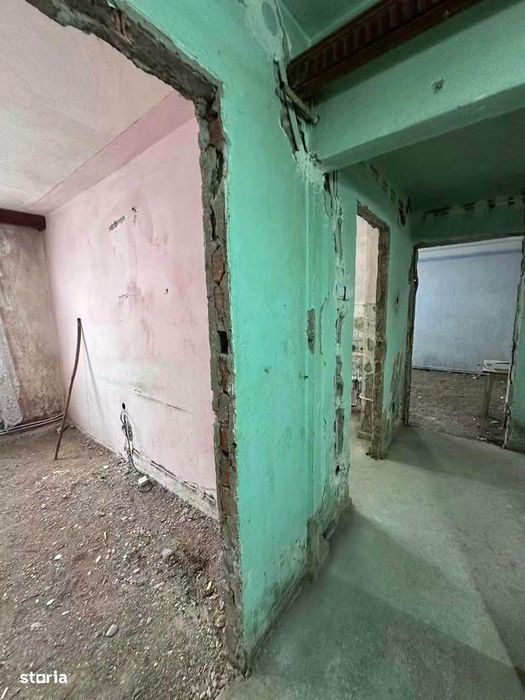 De vanzare apartament 3 camere si balcon, 70mp, zona buna, pret 55000e