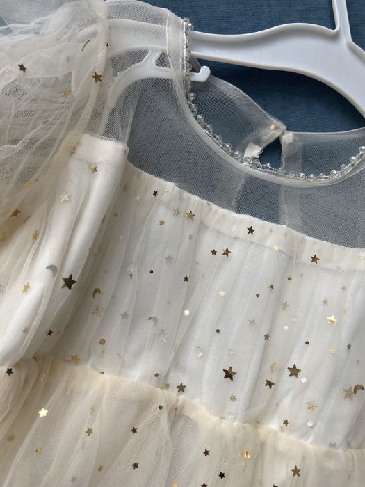 Продам нарядное платье для девочки