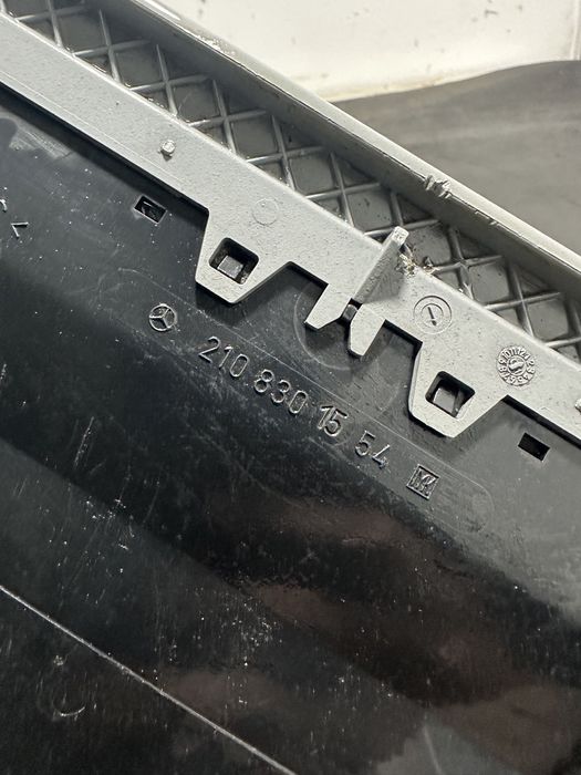 Grila aerisire ventilatie Mercedes E-Class W210 | 2108301554