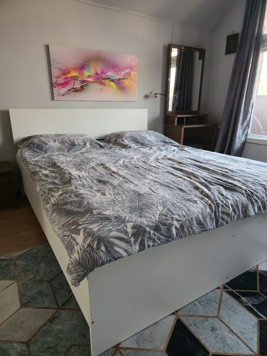 Двуспальная кровать