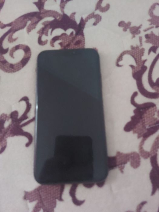 Vând iPhone 11..