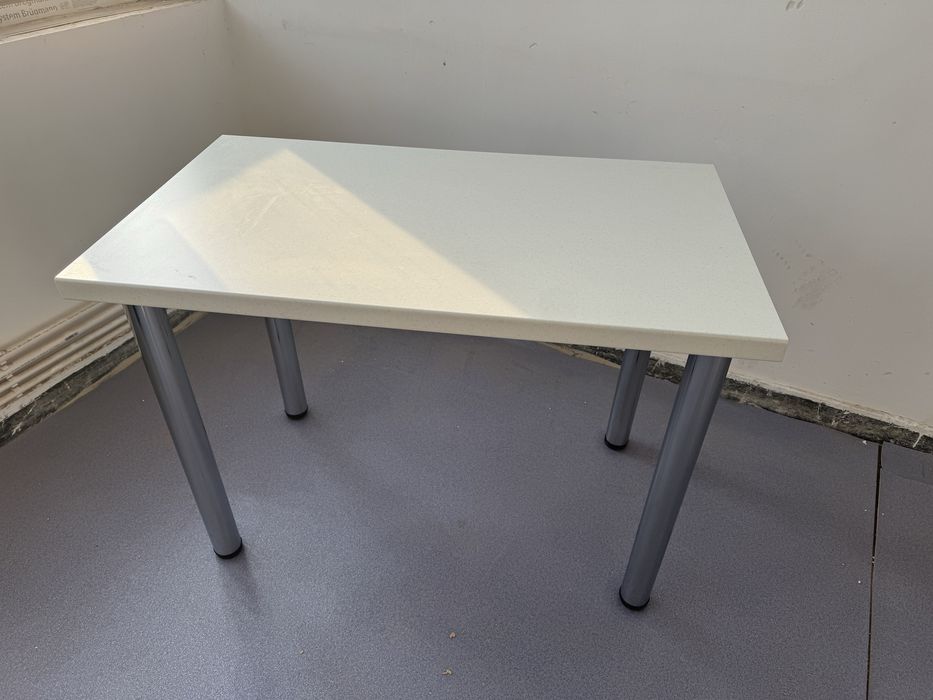 Masa de bucatarie 103 x 60 noua !