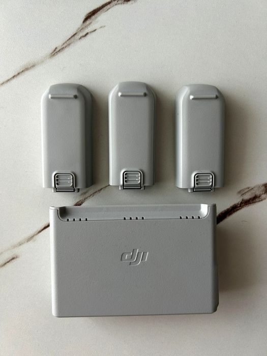 Dronă DJI Neo + Mega Pachet (5 Baterii + 2 Hub-uri de încărcare)