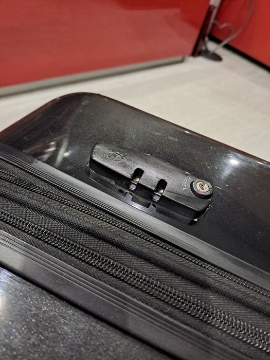 Куфар HAUPTSTADTKOFFER (телескопична дръжка, колелца, шифър,уширител)