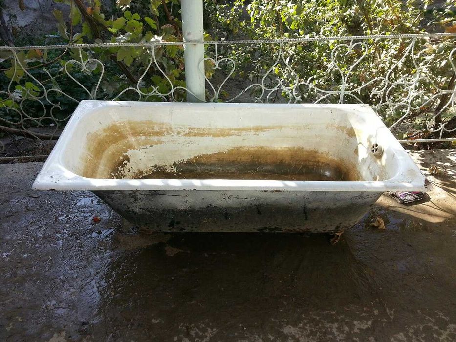 Chugun vanna sotiladi.