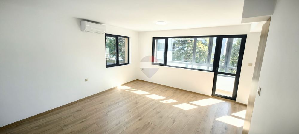 Продава се Тристаен апартамент в Варна, Център - 95 кв.м за 2315 €/кв.м - Снимка #9