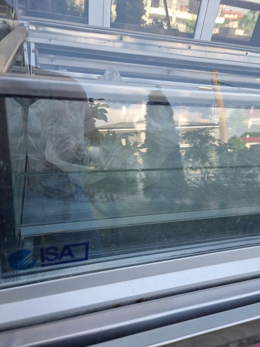 Витрина за сладолед isa