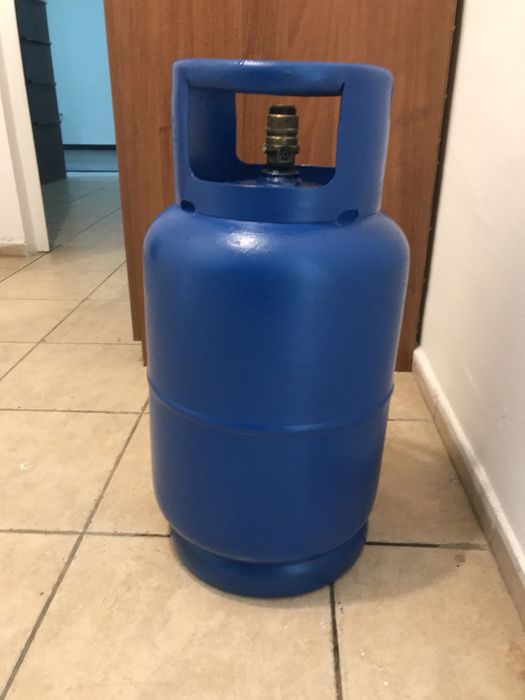 Малко употребявана  газова   бутилка   . Като  нова  /  Запазена   .