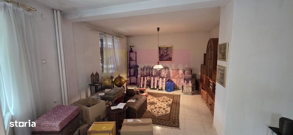 Vila de vanzare cu 6 camere si teren de 5116 mp in Cornu, Prahova
