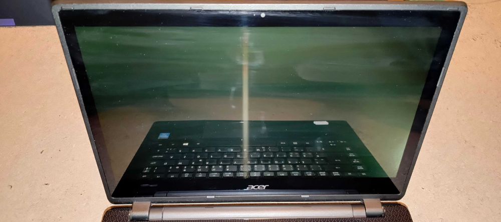 Laptop Acer Intel Core I3 gen.4 porneste si nu afiseaza pe display