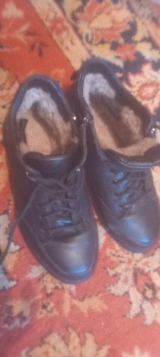 Продам зимние ботинки