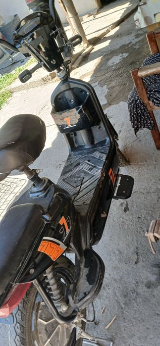 Продам электро скутер 777
