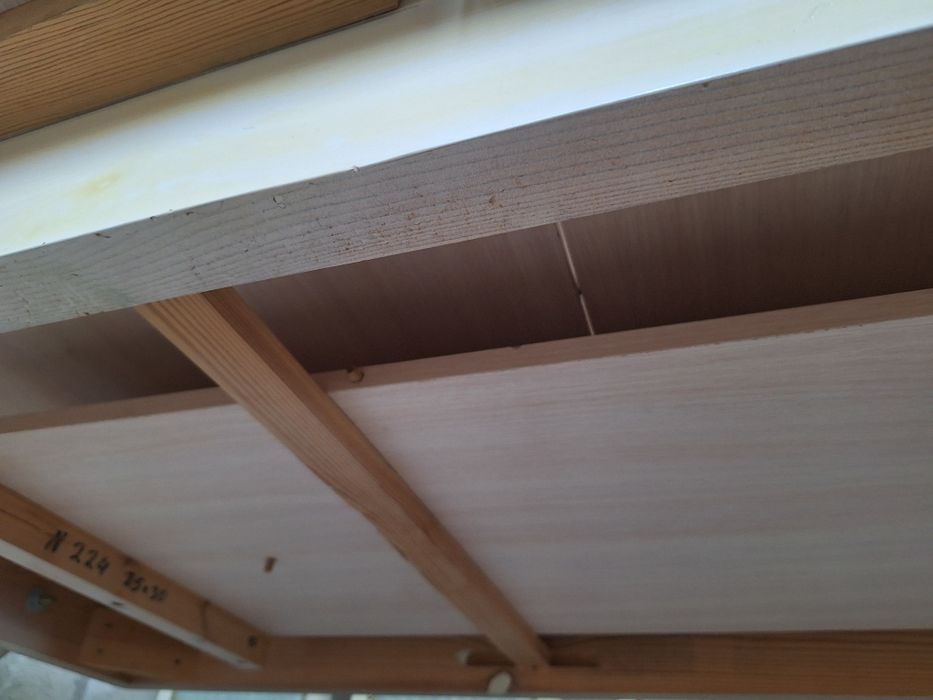 Стол в гостиную можно  со стульями