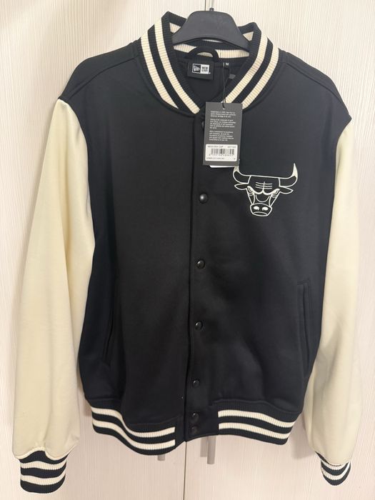 Geacă bomber New Era Chicago Bulls – M – nouă cu etichetă