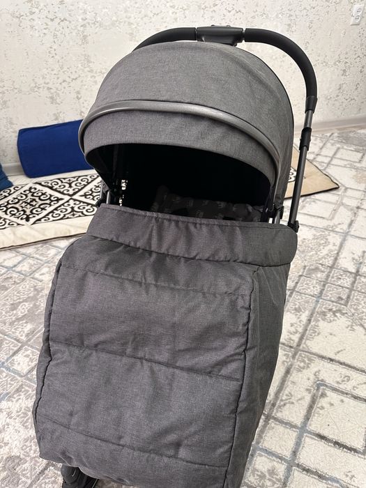 Детская прогулочная коляска