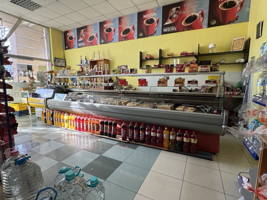 Хладилна витрина "Наги" + Каса