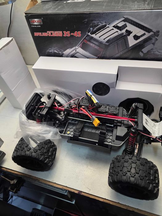 RC Количка MJX Hyper Go 10208 1/10 90KM/H Brushless RC Car 4WD - Нова