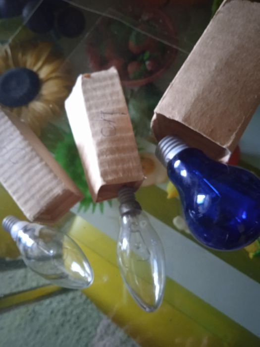 Продам бытовые советские лампочки новые,60ват.40ват фиолетовые