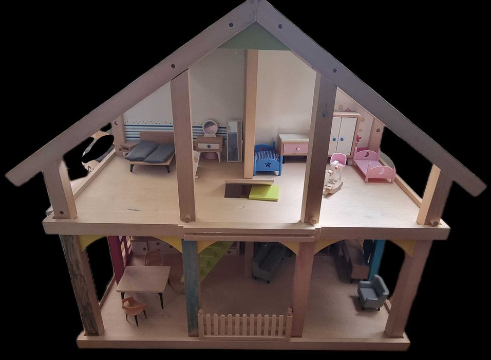 Дървена къща за кукли