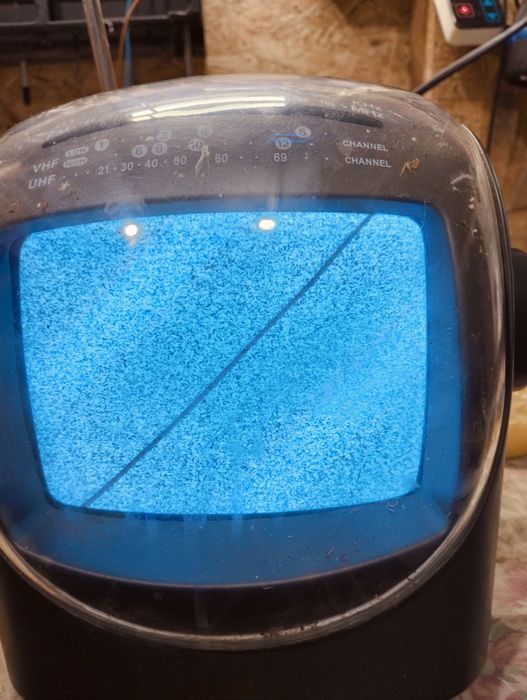 Vind televizoare vechi