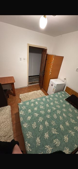 Inchiriez camera privata dar cu baia bucătăria comun centru iasi P.F.